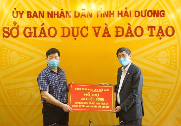 Công đoàn Giáo dục Việt Nam tiếp sức thầy trò vùng dịch