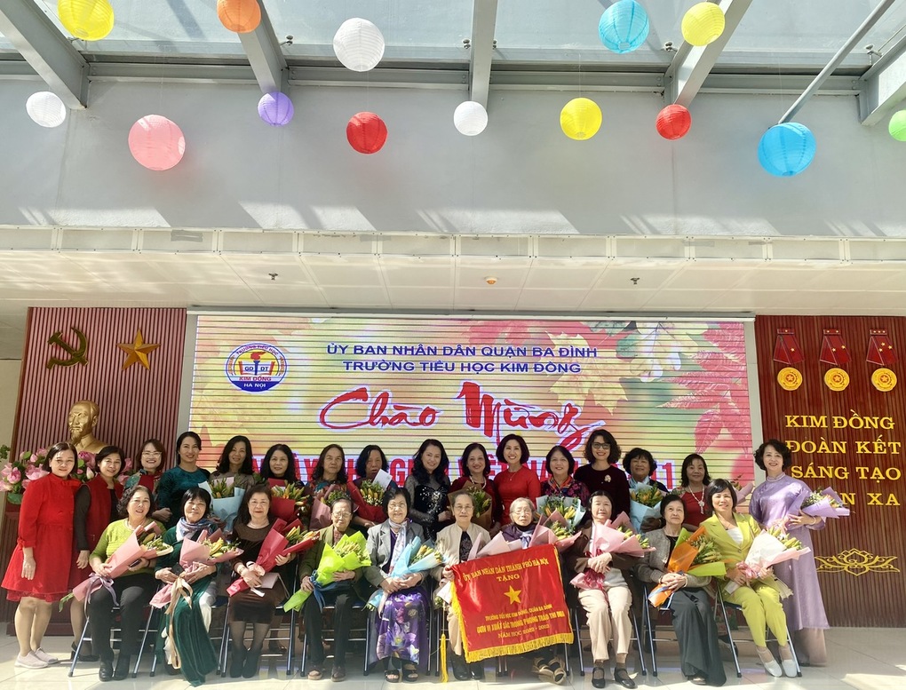 Niềm vui ngày hội tri ân các nhà giáo nguyên là lãnh đạo, giáo viên, nhân viên trường Tiểu học Kim Đồng nhân ngày 20-11-2023