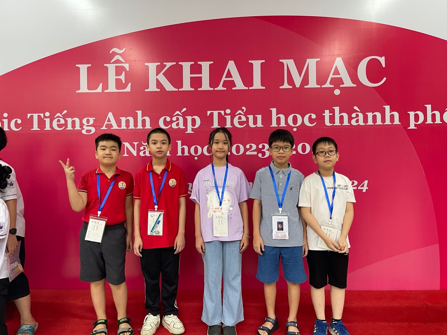Học sinh Kim Đồng tranh tài tại cuộc thi Olympic Tiếng Anh