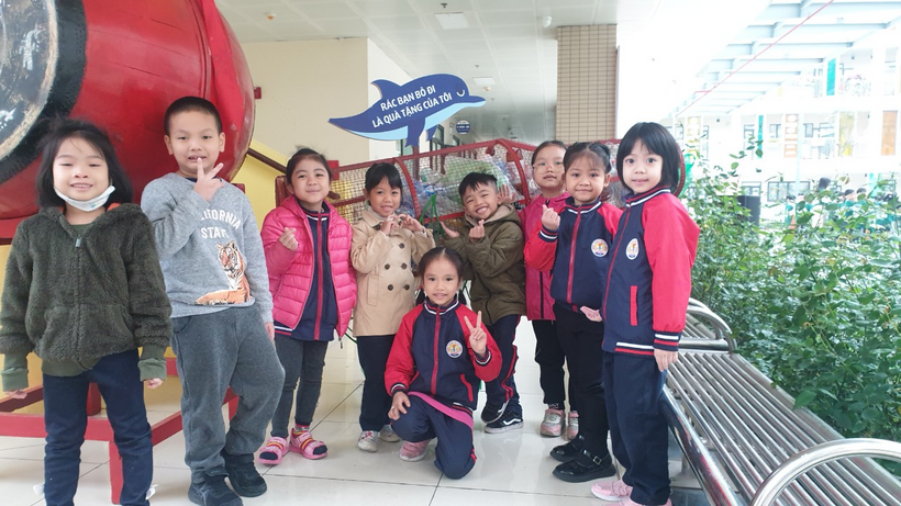 A group of children posing for a photo

Description automatically generated