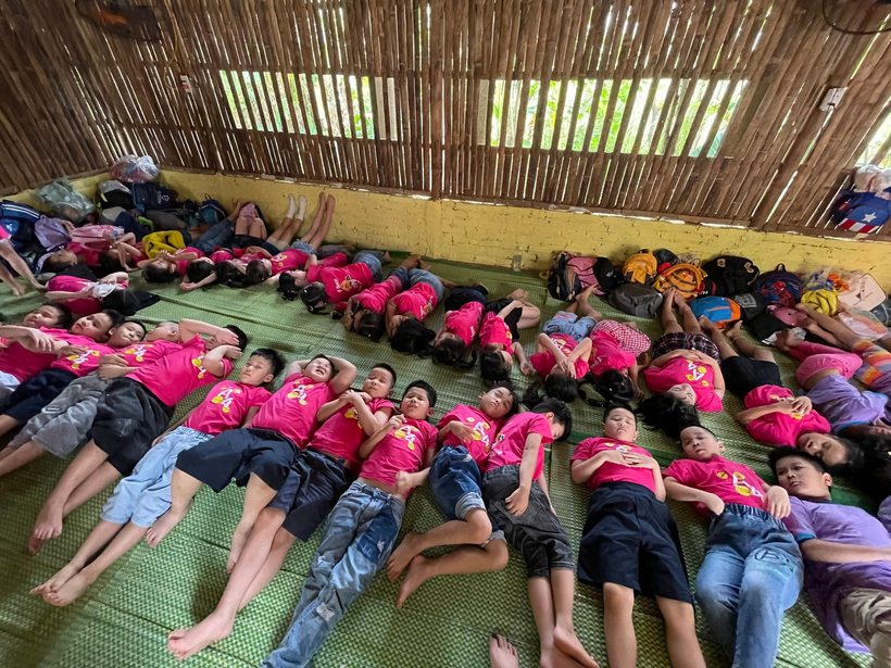 A group of people lying on the floor

Description automatically generated