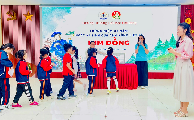 A group of children standing in a line

Description automatically generated