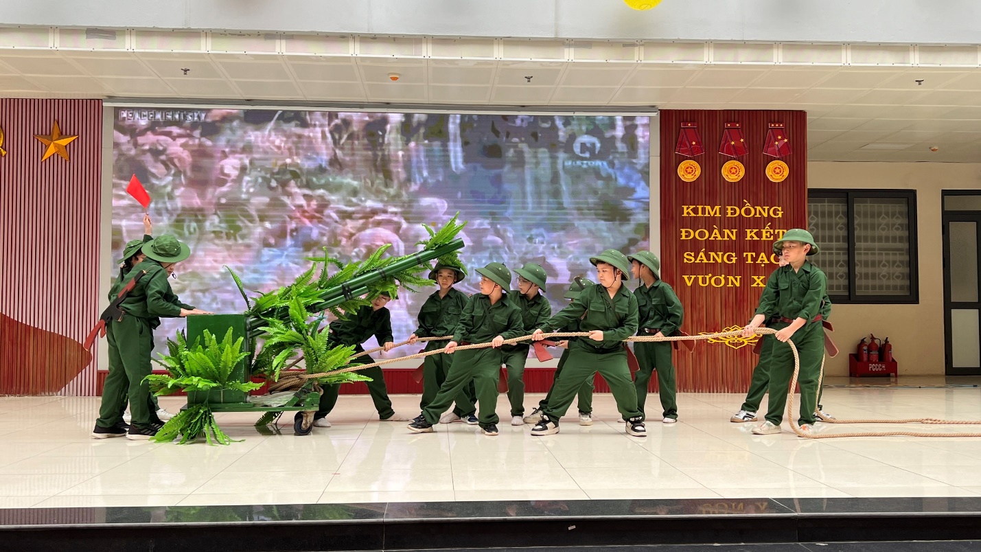 A group of people in green uniforms holding guns

Description automatically generated