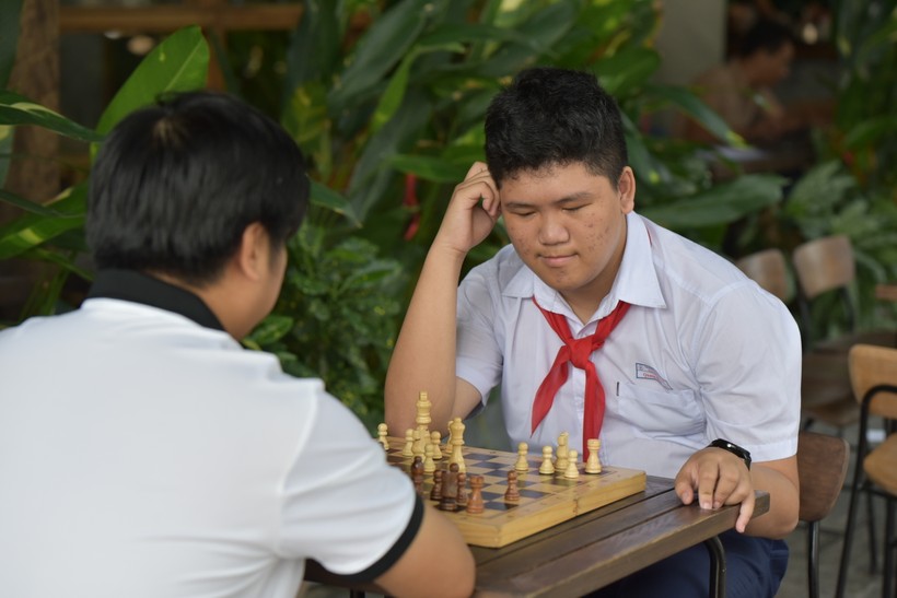 Giây phút thư giãn của Nguyễn Đỗ Quang Minh là đánh cờ vua.