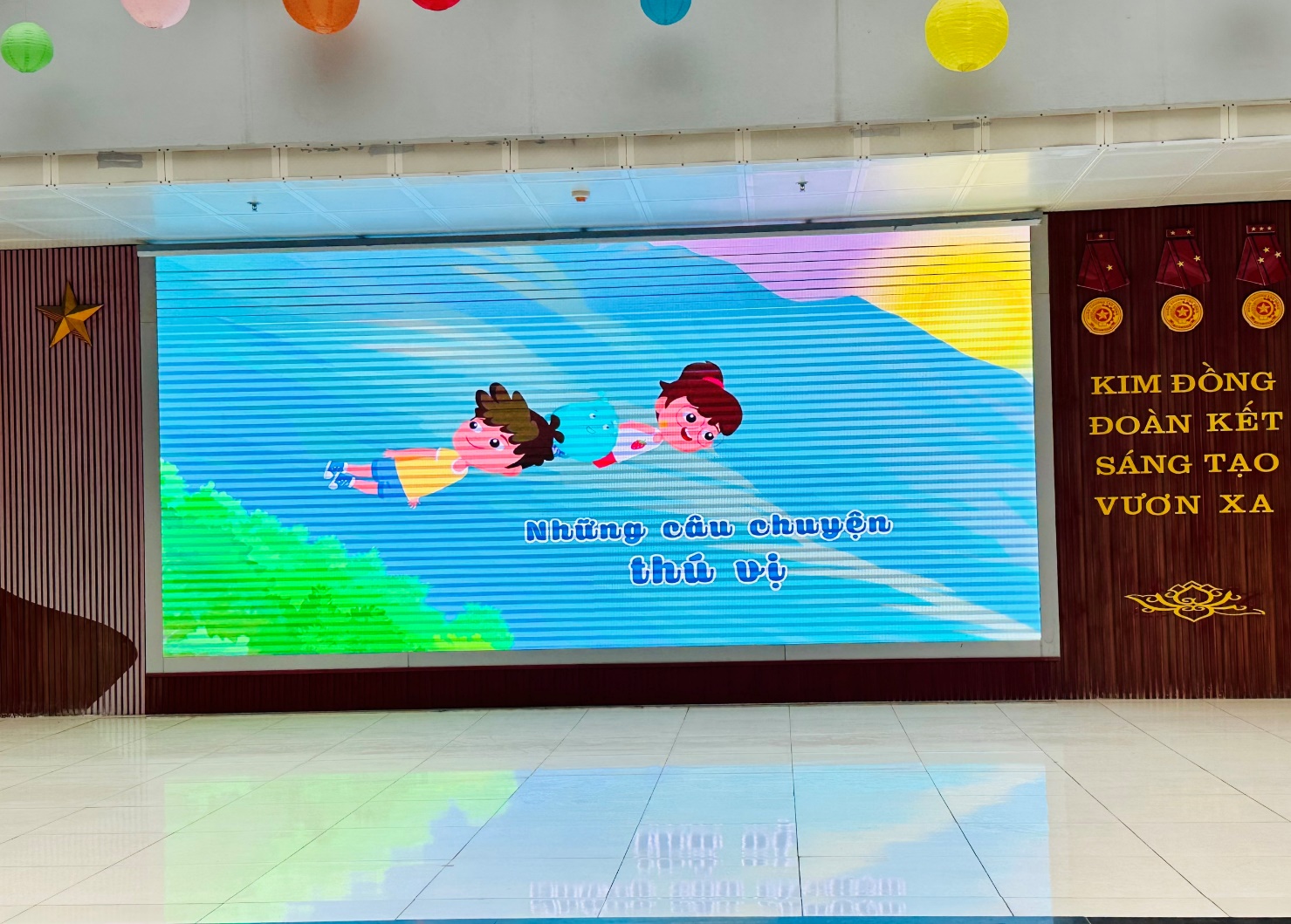 A large screen with cartoon characters on it

Description automatically generated